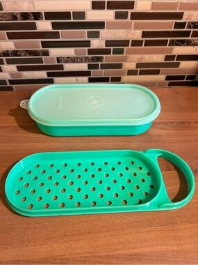 Vintage Tupperware Handy Grater with Lid